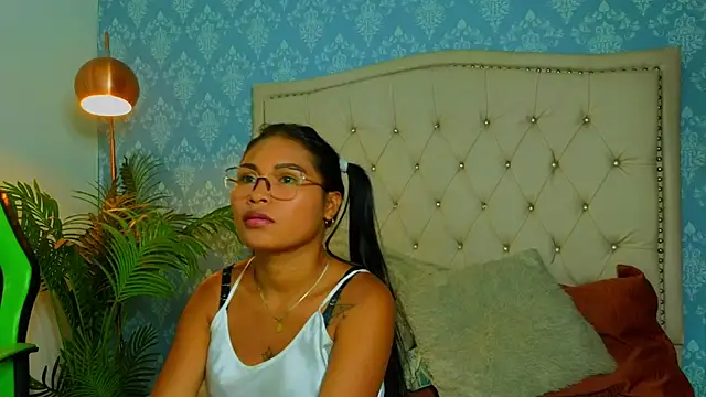 Miaa Collinss online show from 12.03.25