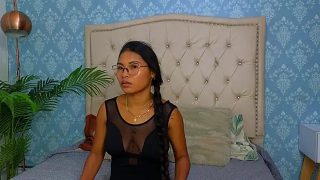 Miaa Collinss online show from 12.04.25