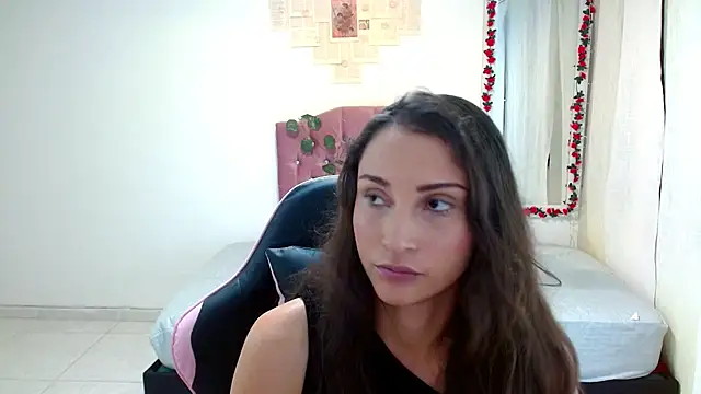 Snapshot of scarlet160920 chatting on 12.01.25 scarlet160920 online show from 12.01.25