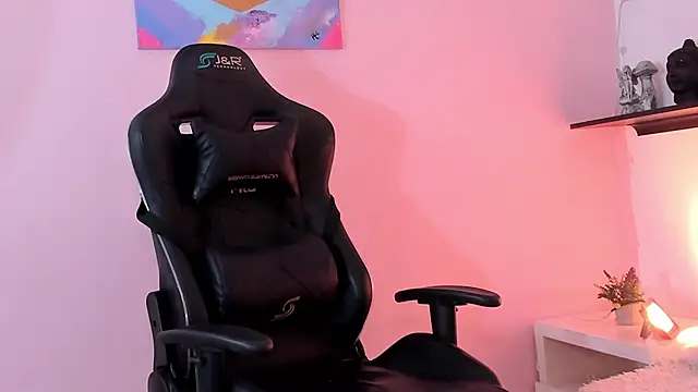 Snapshot of VictoriiaRose chatting on 11.28.25 VictoriiaRose online show from 11.28.25