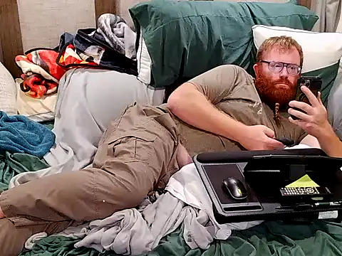 Snapshot of GingerBear3742 chatting on 11.28.25 GingerBear3742 online show from 11.28.25