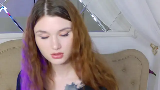 Snapshot of CrystalBrooks chatting on 11.30.25 CrystalBrooks online show from 11.30.25