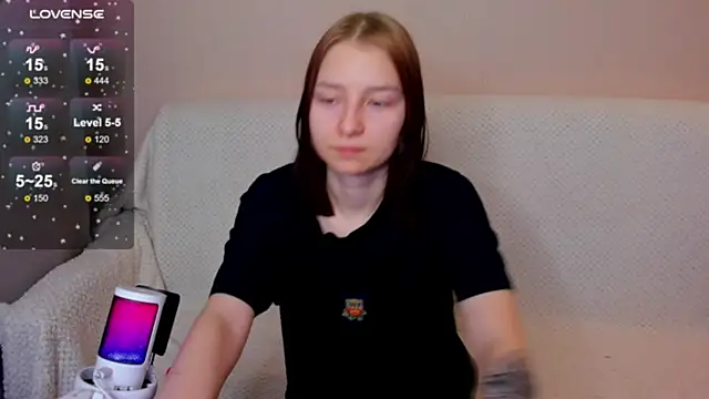 Snapshot of Home_Fox_ chatting on 11.28.25 Home Fox online show from 11.28.25