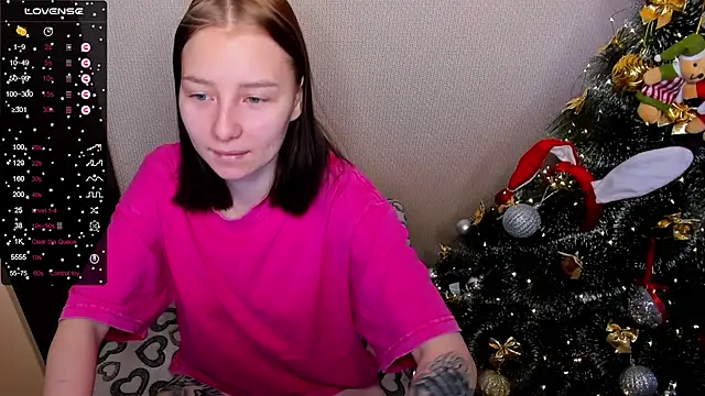 Snapshot of Home_Fox_ chatting on 11.30.25 Home Fox online show from 11.30.25