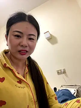 qiqi2000 online show from 12.05.25