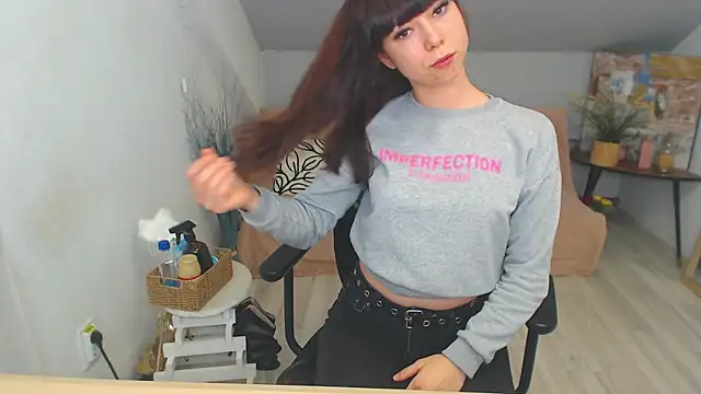 Snapshot of MayaWill chatting on 11.27.25 MayaWill online show from 11.27.25