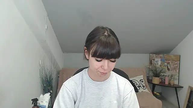 Snapshot of MayaWill chatting on 12.04.25 MayaWill online show from 12.04.25