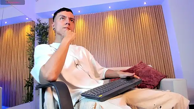 Snapshot of Bastthianxxx chatting on 12.03.25 Bastthianxxx online show from 12.03.25