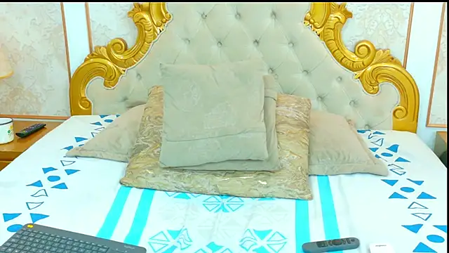 ScarletBenson online show from 12.04.25