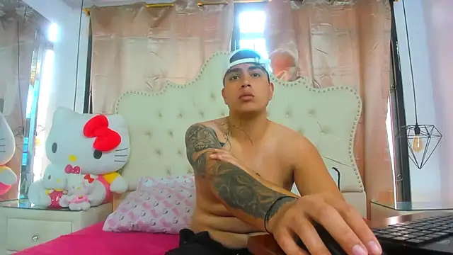 Snapshot of TomasANDalejo chatting on 11.28.25 TomasANDalejo online show from 11.28.25