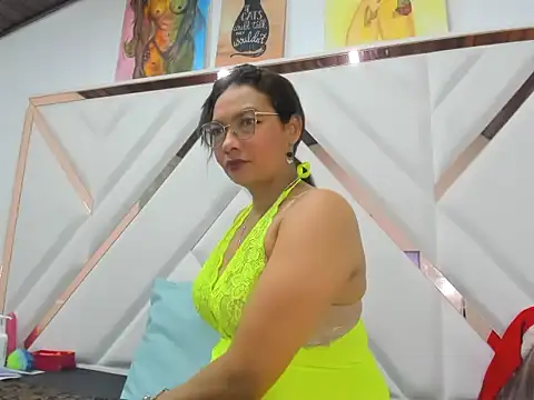 Snapshot of Valeria_gil_ chatting on 12.03.25 Valeria gil online show from 12.03.25