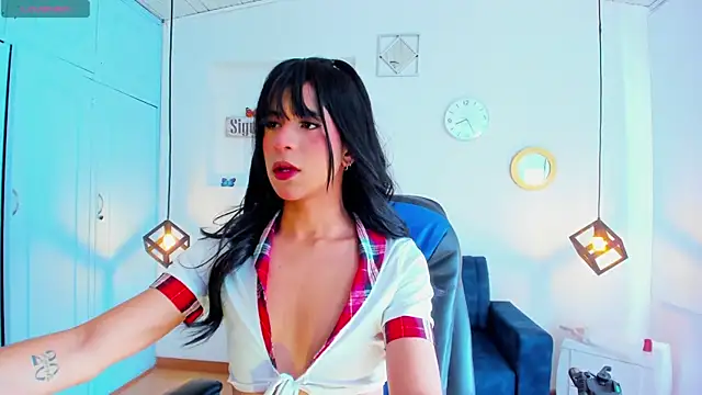 Snapshot of Hot_Darliing chatting on 12.01.25 Hot Darliing online show from 12.01.25