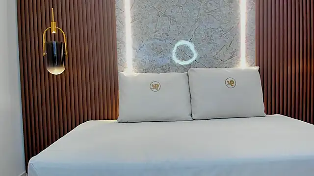 Snapshot of evony_becker_ chatting on 12.04.25 evony becker online show from 12.04.25