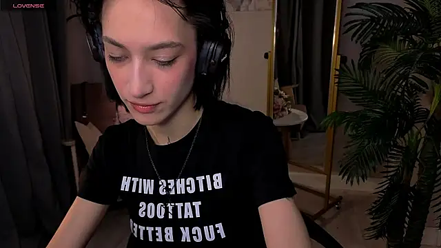 Lis Batsy online show from 11.30.25