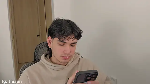 Snapshot of thiaann chatting on 11.28.25 thiaann online show from 11.28.25