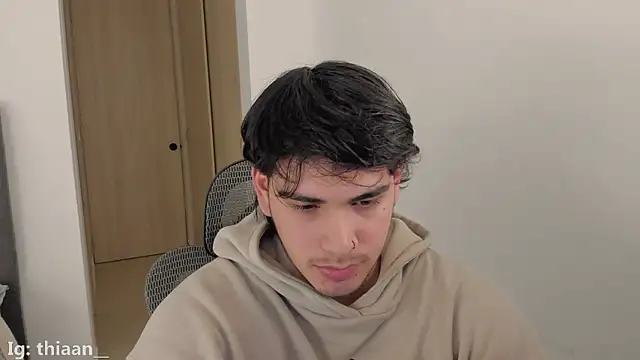 Snapshot of thiaann chatting on 12.04.25 thiaann online show from 12.04.25