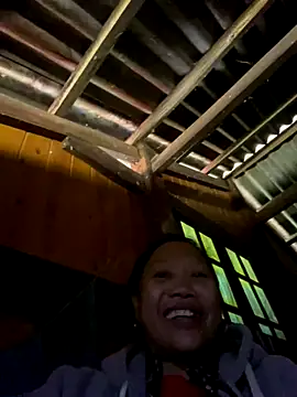 Snapshot of LeoPet2x chatting on 11.29.25 LeoPet2x online show from 11.29.25