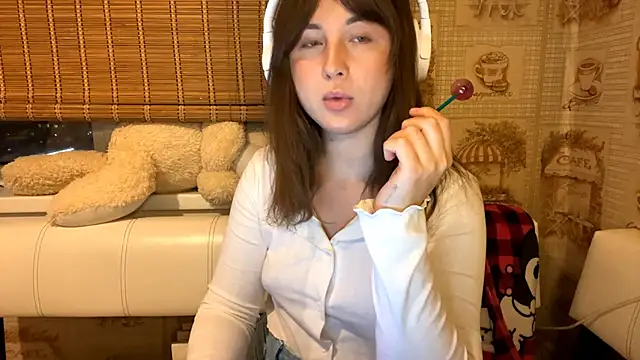 Snapshot of Tessa_Muse chatting on 12.04.25 Tessa Muse online show from 12.04.25