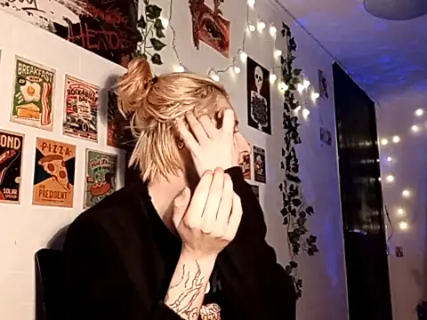 Snapshot of AmyGrok chatting on 12.03.25 AmyGrok online show from 12.03.25