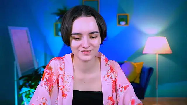 Snapshot of KateWillows chatting on 12.04.25 KateWillows online show from 12.04.25