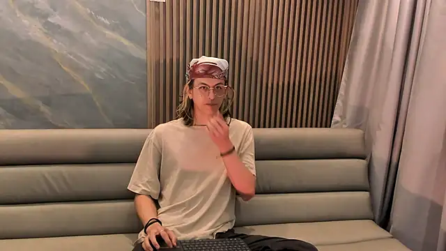 Snapshot of Lior_Evan chatting on 12.01.25 Lior Evan online show from 12.01.25