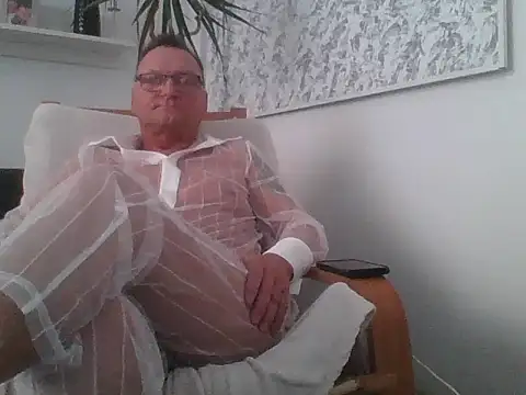 Snapshot of alf0402 chatting on 11.30.25 alf0402 online show from 11.30.25