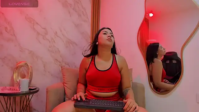 Snapshot of karen_sweet93 chatting on 12.03.25 karen sweet93 online show from 12.03.25