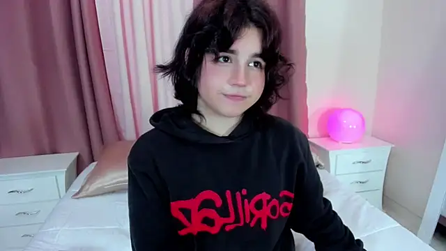 Snapshot of daniellesins2 chatting on 12.01.25 daniellesins2 online show from 12.01.25