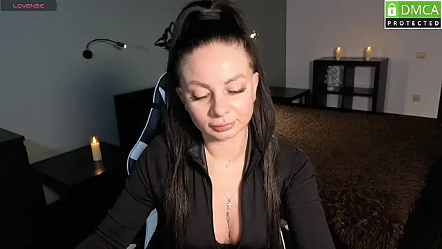 Snapshot of BettyMoon1 chatting on 12.03.25 BettyMoon1 online show from 12.03.25