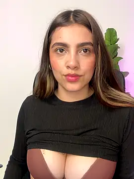 Snapshot of Julieta-8 chatting on 12.04.25 Julieta-8 online show from 12.04.25