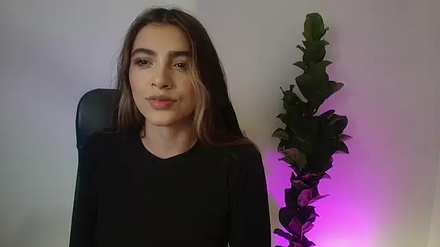 Snapshot of Julieta-8 chatting on 12.05.25 Julieta-8 online show from 12.05.25