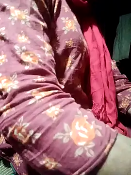 Snapshot of qeen3321 chatting on 12.01.25 qeen3321 online show from 12.01.25