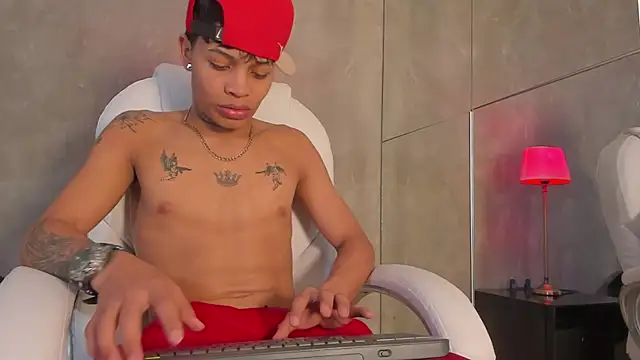 Snapshot of Renzo_Dogan chatting on 12.01.25 Renzo Dogan online show from 12.01.25