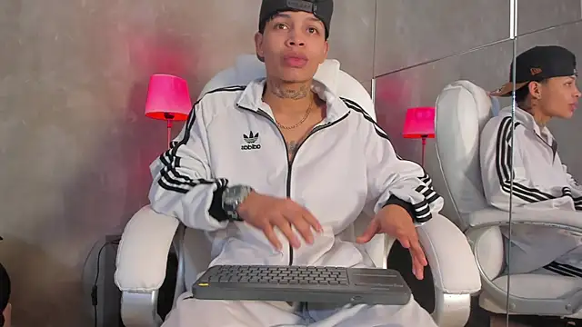 Snapshot of Renzo_Dogan chatting on 12.02.25 Renzo Dogan online show from 12.02.25