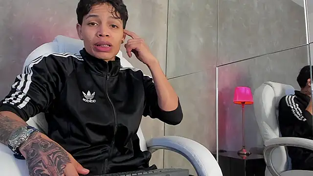 Snapshot of Renzo_Dogan chatting on 12.03.25 Renzo Dogan online show from 12.03.25