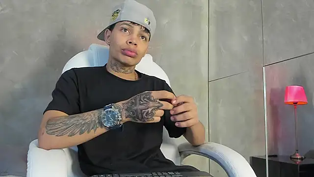 Snapshot of Renzo_Dogan chatting on 12.04.25 Renzo Dogan online show from 12.04.25