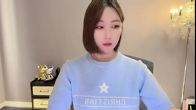 Snapshot of Miahave chatting on 12.02.25 Miahave online show from 12.02.25