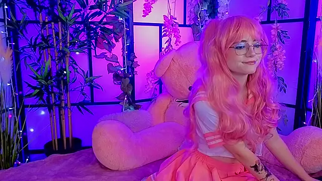 Snapshot of ReynaRey chatting on 12.02.25 ReynaRey online show from 12.02.25