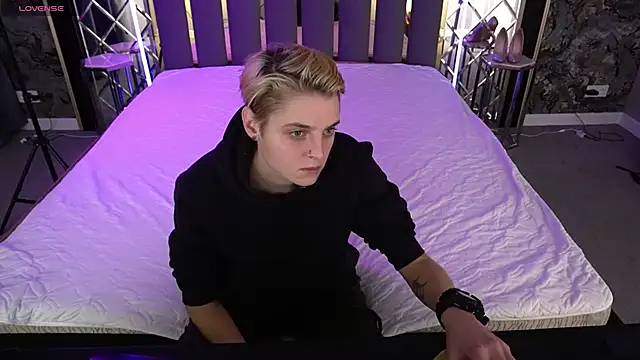 Snapshot of RoxyFlamee chatting on 12.04.25 RoxyFlamee online show from 12.04.25