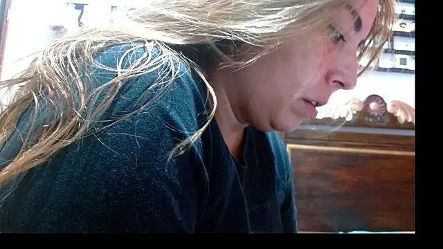 Snapshot of moritamori chatting on 12.05.25 moritamori online show from 12.05.25