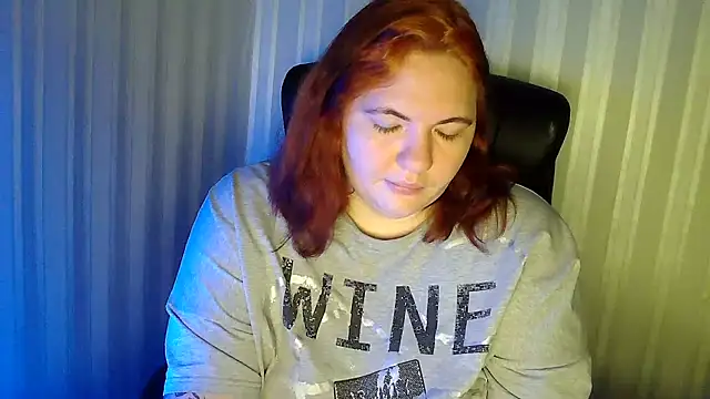 Snapshot of LisaLeon chatting on 12.02.25 LisaLeon online show from 12.02.25