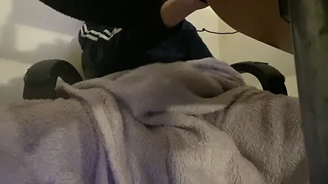 Snapshot of slutslovemyd chatting on 12.01.25 slutslovemyd online show from 12.01.25