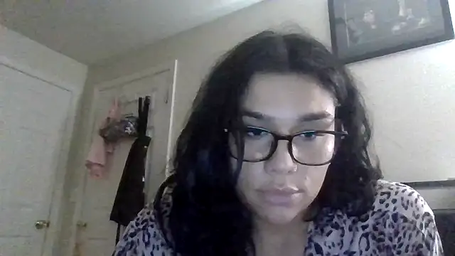 Snapshot of lunabellaX0 chatting on 12.03.25 lunabellaX0 online show from 12.03.25