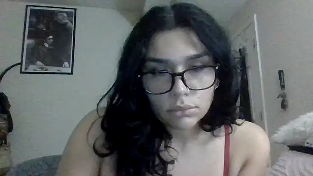 Snapshot of lunabellaX0 chatting on 12.05.25 lunabellaX0 online show from 12.05.25