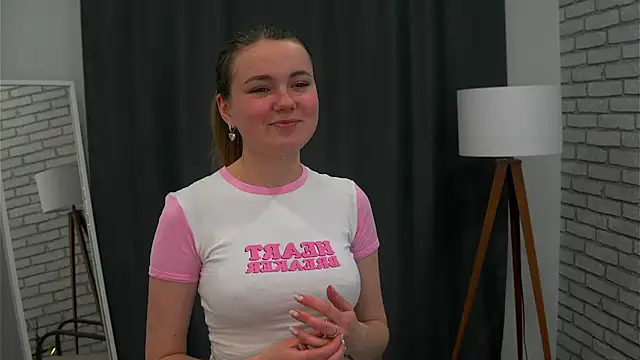 Snapshot of ElmiraZiel chatting on 12.04.25 ElmiraZiel online show from 12.04.25