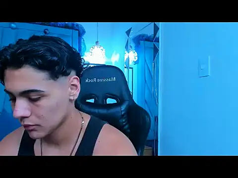 Snapshot of chris_de_la_fonde chatting on 12.04.25 chris de la fonde online show from 12.04.25