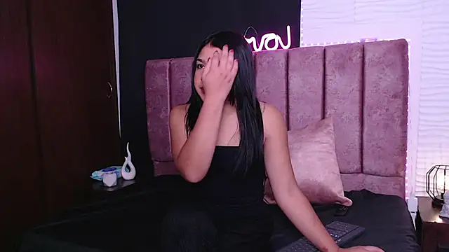 Snapshot of isarose01 chatting on 12.04.25 isarose01 online show from 12.04.25