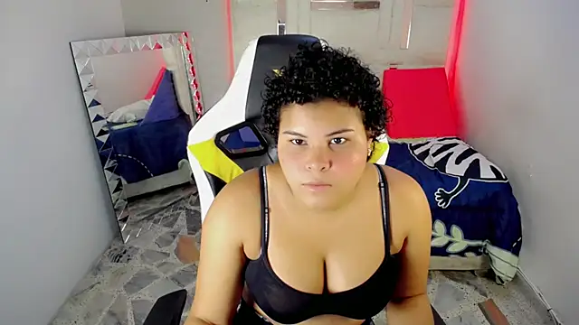 Snapshot of Baileyy_ chatting on 12.04.25 Baileyy online show from 12.04.25