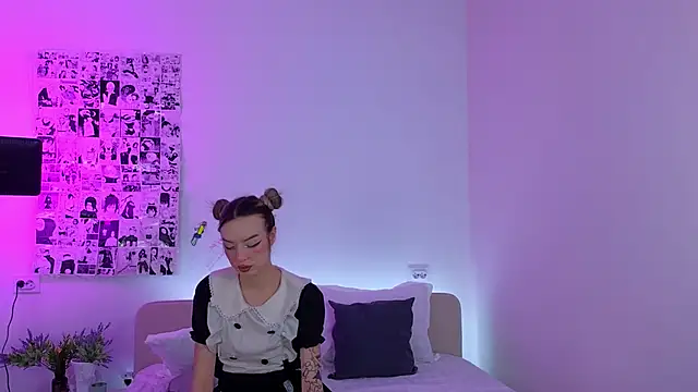 Snapshot of SweetSinTeacher chatting on 12.04.25 SweetSinTeacher online show from 12.04.25