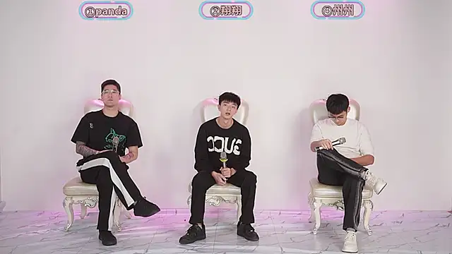 Snapshot of OUBA-boy chatting on 12.03.25 OUBA-boy online show from 12.03.25